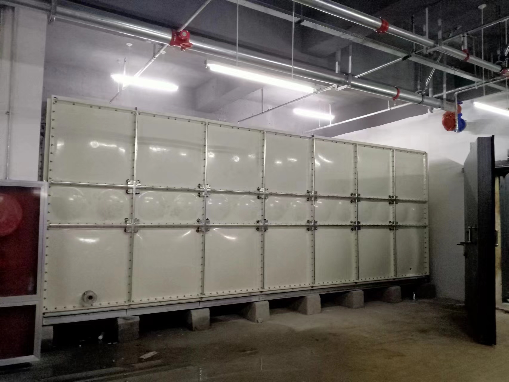 現(xiàn)場簡單的識別玻璃鋼水箱好壞的方法？